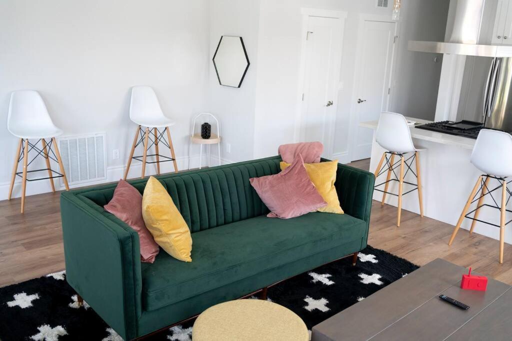 Airy & Bright